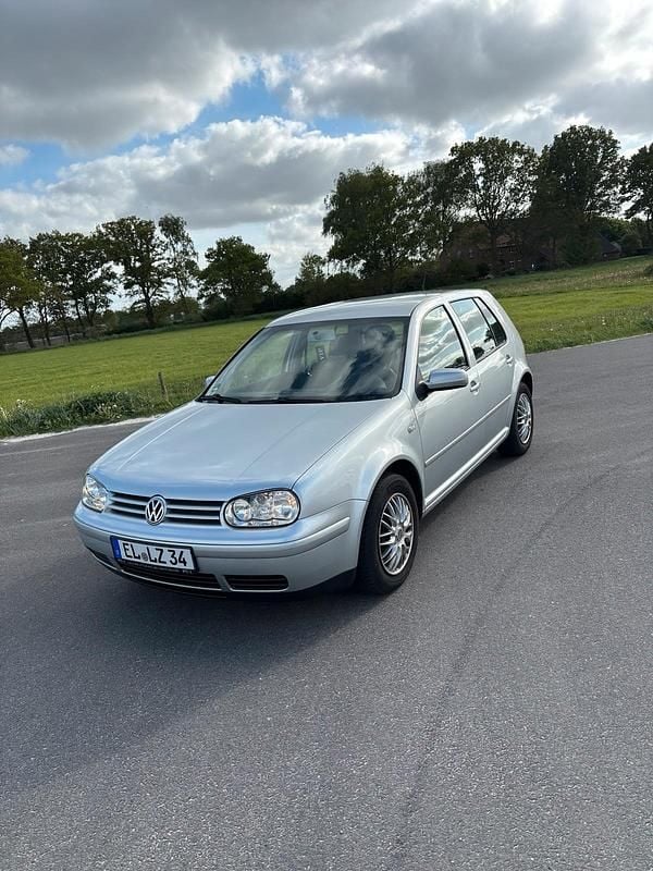 Silber Gebraucht 2003 VW Golf IV Kleinwagen | 1.500 € (Guter Preis) - Bild 1/4