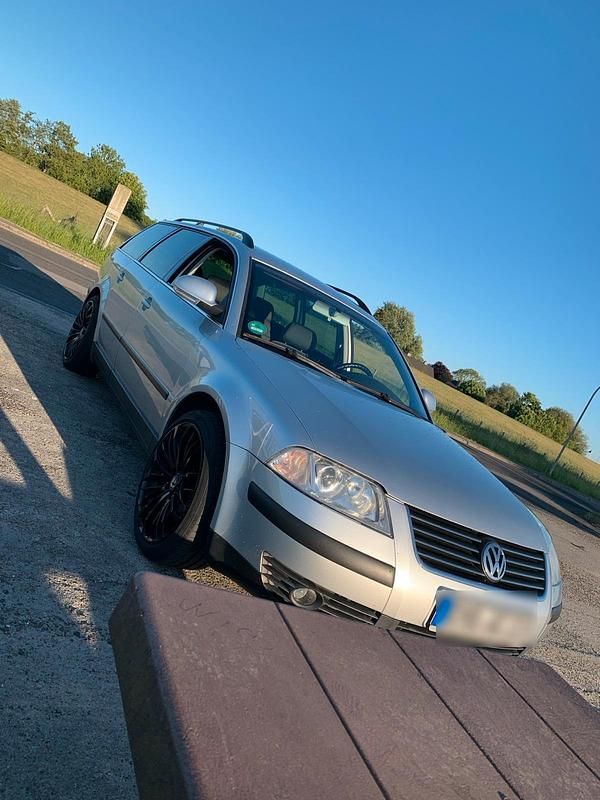 Silber Gebraucht 2004 VW Passat Kombi | 4.600 € (Teuer) - Bild 1/4