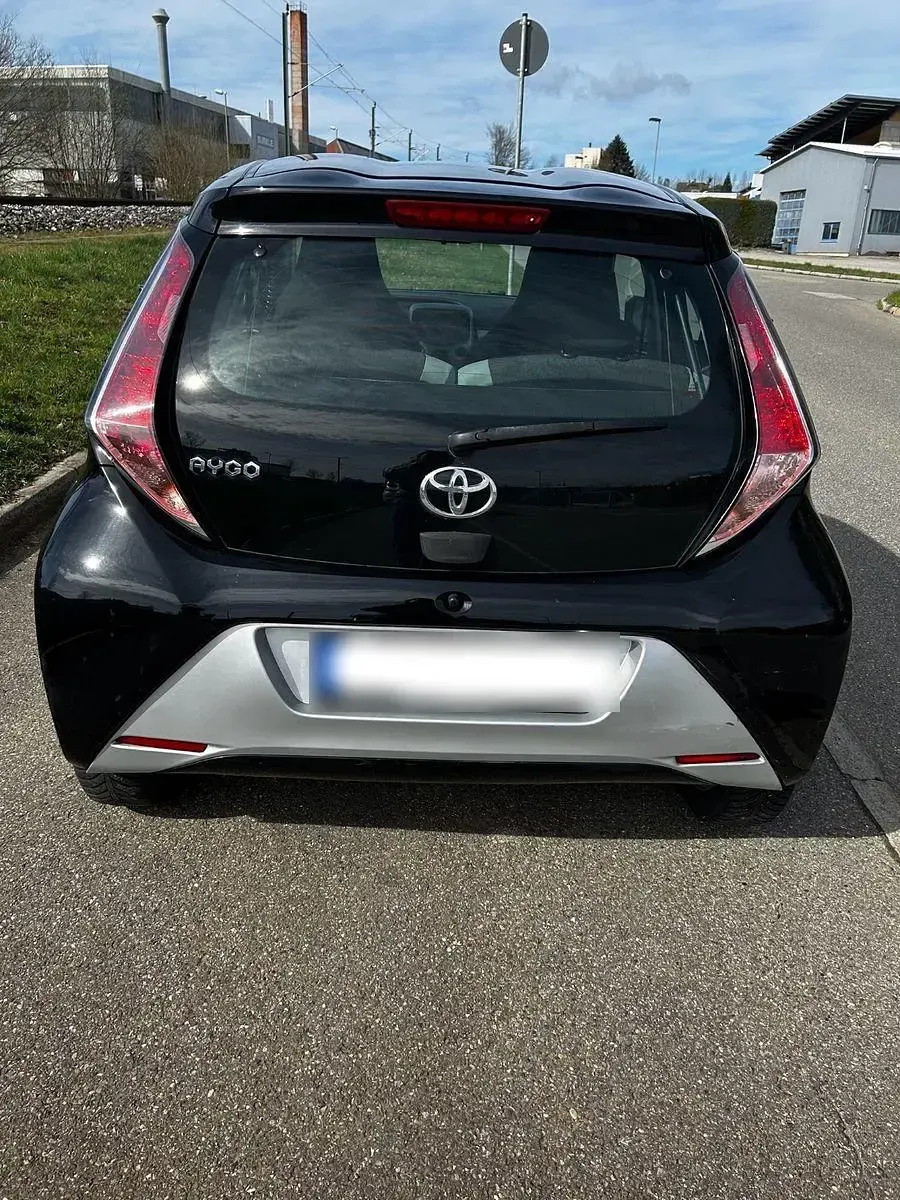 Gebraucht Toyota Aygo Team 69 PS (50 kW) 2017 Schwarz Kleinwagen