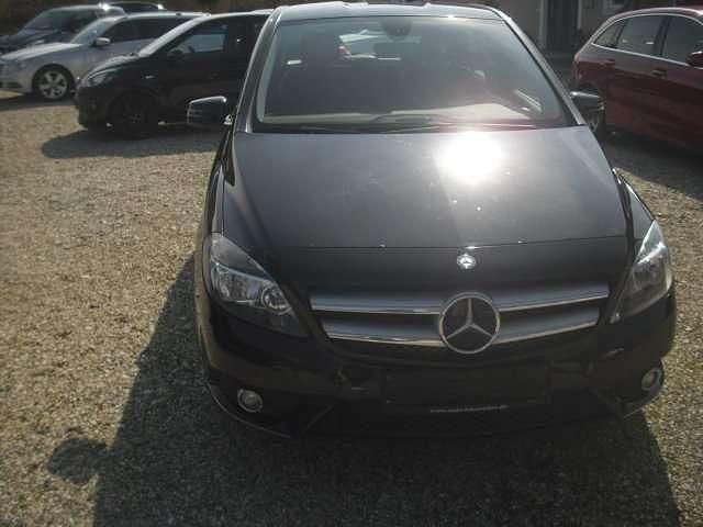 Gebraucht Mercedes B200 136 PS (100 kW) 2014 Kosmosschwarz  metalliclack Kleinwagen