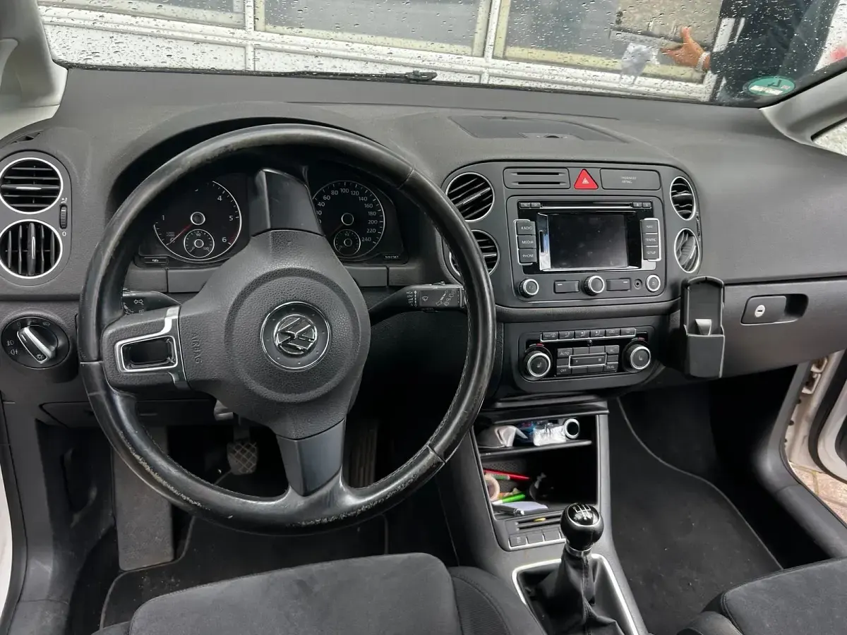 Gebraucht VW Golf VI 105 PS (77 kW) 2011 Weiß Kleinwagen