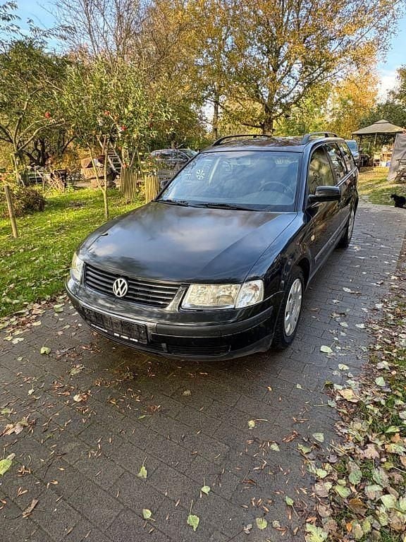 Schwarz Gebraucht 1999 VW Passat Basis Kombi | 400 € (Fairer Preis) - Bild 1/4