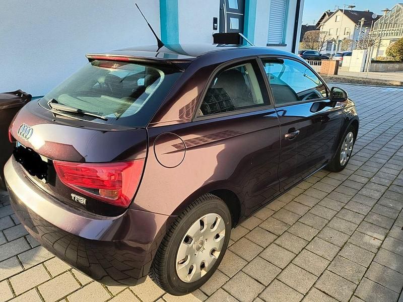 Gebraucht Audi A1 Ambition 86 PS (63 kW) 2011 Violet Kleinwagen