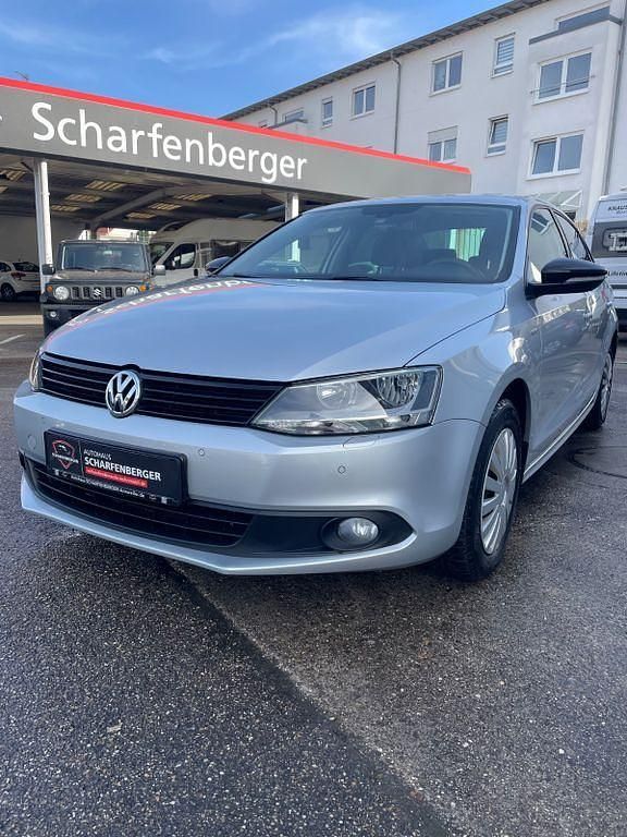 Gebraucht VW Jetta Match 122 PS (89 kW) 2012 Silber Limousine