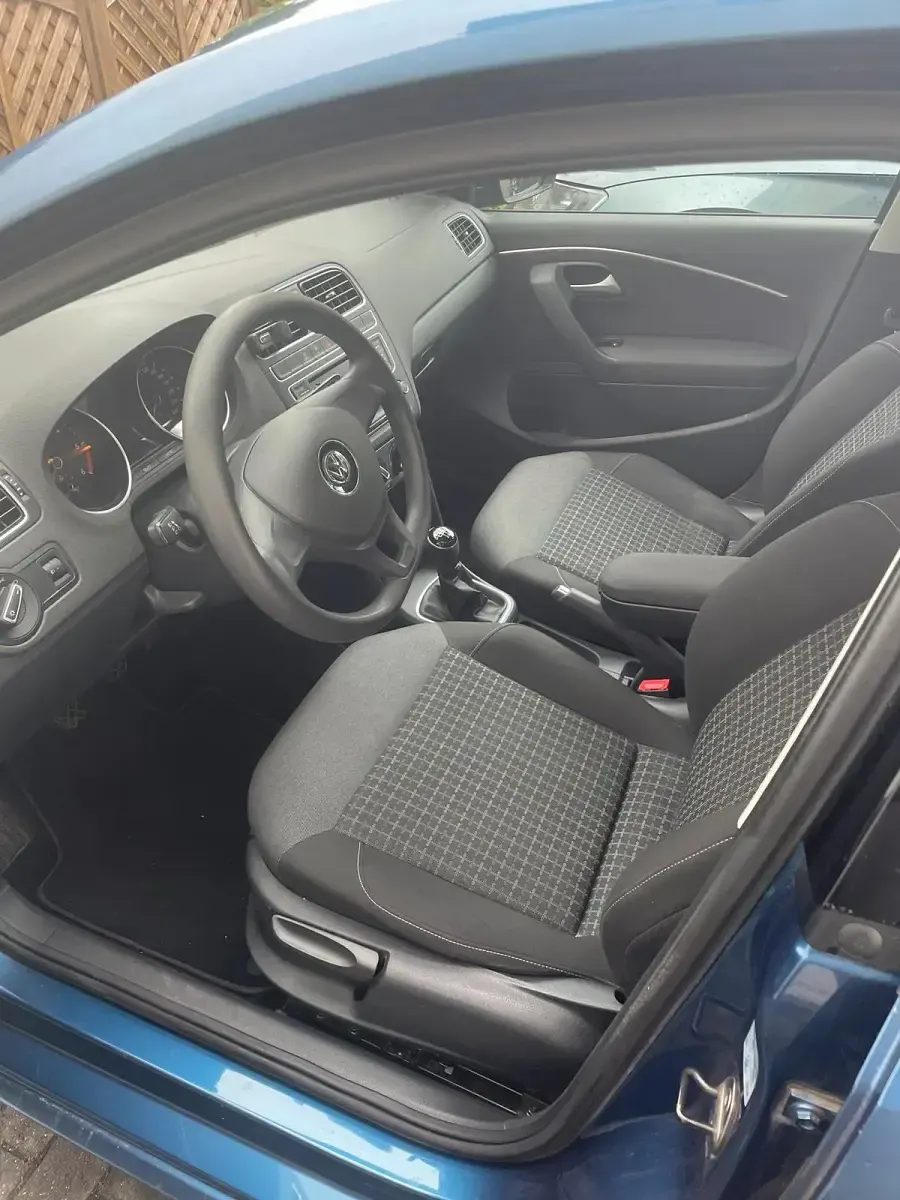 Gebraucht VW Polo 90 PS (66 kW) 2015 Blau Kleinwagen