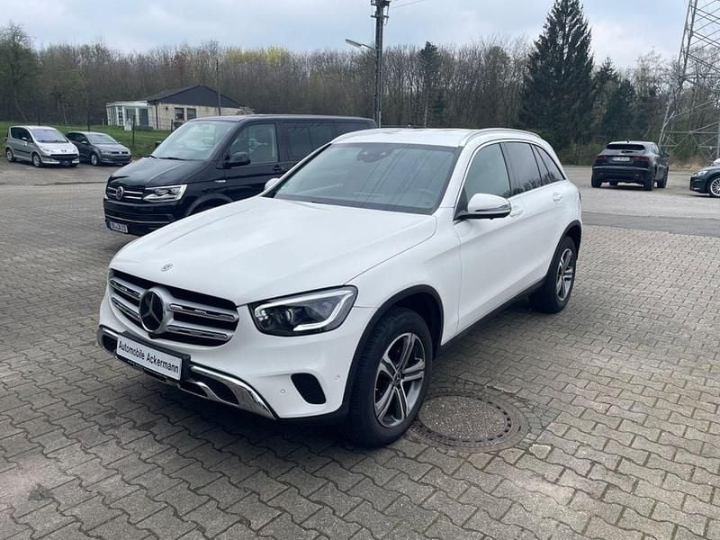 Gebraucht Mercedes GLC220 AMG 194 PS (142 kW) 2021 Weiß SUV