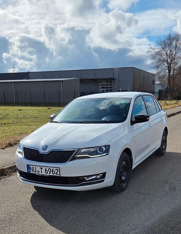 Weiß Gebraucht 2019 Skoda Rapid Drive Kleinwagen | 11.800 € (Guter Preis) - Bild 1/4