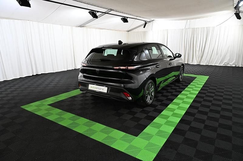 Gebraucht Peugeot 308 Active 131 PS (96 kW) 2024 Schwarz Limousine