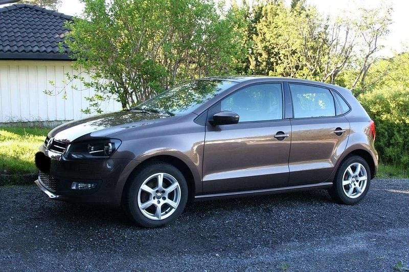 Braun Gebraucht 2013 VW Polo Life Limousine | 2.600 € (Superpreis) - Bild 1/4