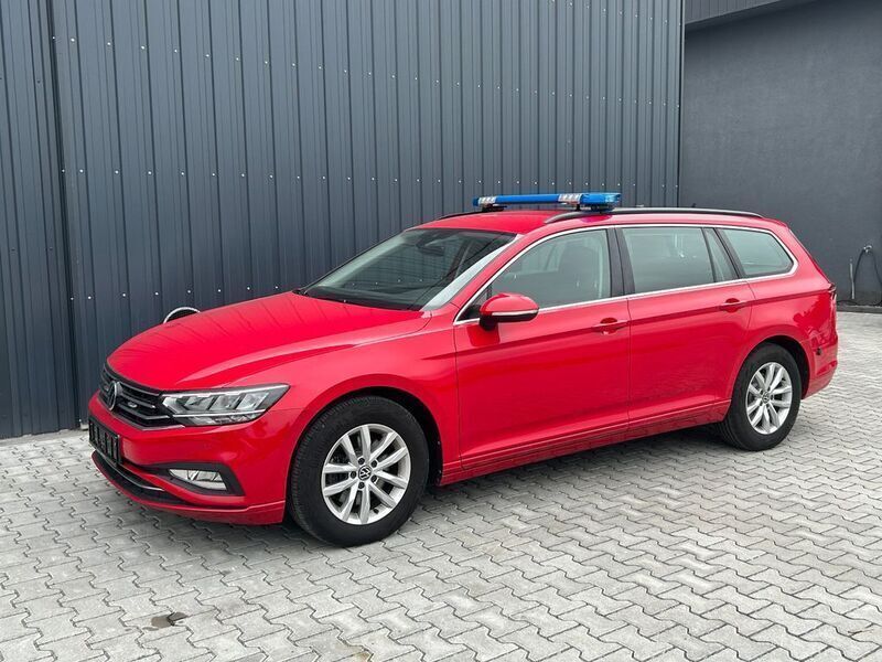 Rot Gebraucht 2021 VW Passat Kombi | 34.990 € - Bild 1/4