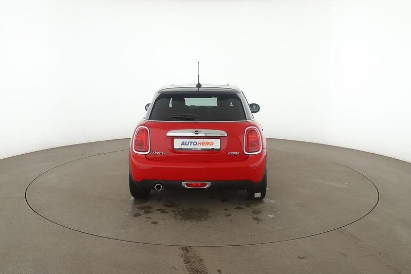Gebraucht Mini Cooper 136 PS (100 kW) 2019 Rot Kleinwagen