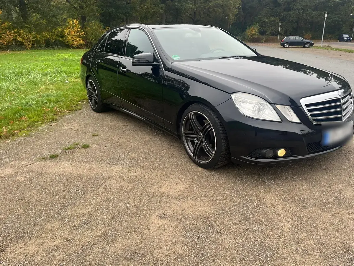 Gebraucht Mercedes E220 170 PS (125 kW) 2009 Schwarz Limousine