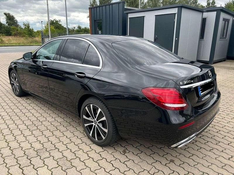 Gebraucht Mercedes E300 211 PS (155 kW) 2020 Obsidianschwarz  metalliclack Limousine
