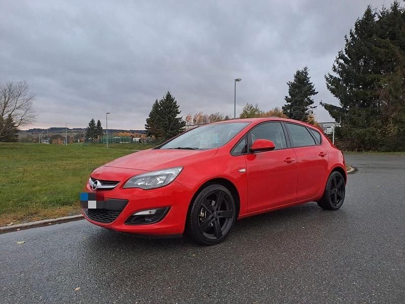 Rot Gebraucht 2015 Opel Astra Style Limousine | 5.600 € (Superpreis) - Bild 1/4