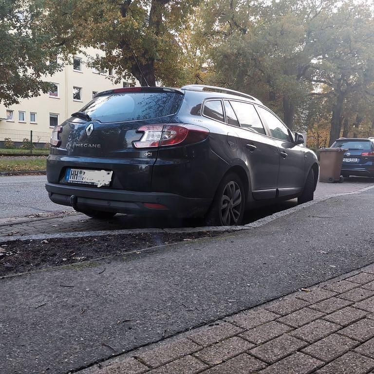 Schwarz Gebraucht 2015 Renault Mégane III LIMITED Limousine | 4.100 € (Fairer Preis) - Bild 1/4