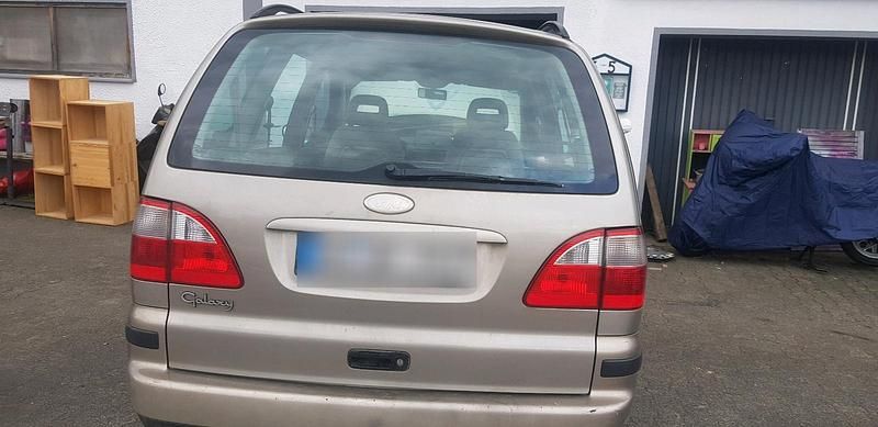Gebraucht Ford Galaxy 145 PS (106 kW) 2003 Silber Van / Kleinbus