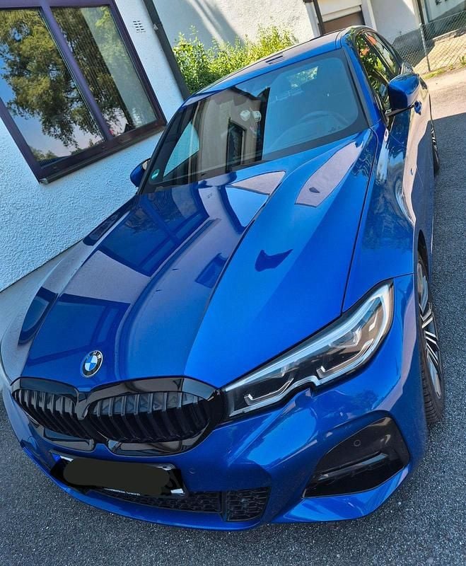 Blau Gebraucht 2019 BMW 320 M Sport Limousine | 26.700 € (Guter Preis) - Bild 1/4