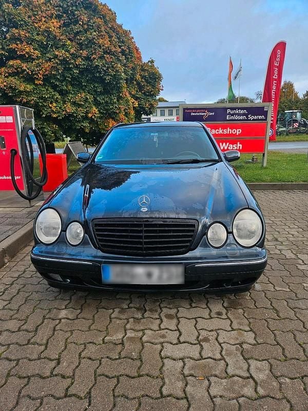 Gebraucht Mercedes E220 143 PS (105 kW) 1999 Blau Limousine