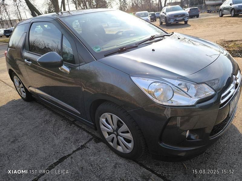 Grau Gebraucht 2013 Citroën DS3 Chic Limousine | 5.290 € (Guter Preis) - Bild 1/4