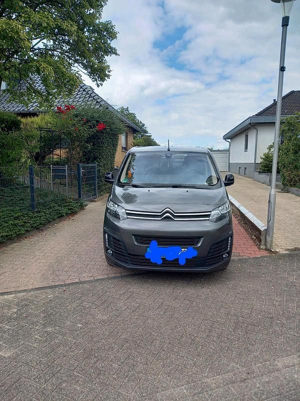 Grau Gebraucht 2022 Citroën Spacetourer Van | 31.500 € (Guter Preis) - Bild 1/4