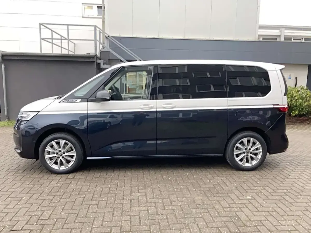 Gebraucht VW Multivan Style 204 PS (150 kW) 2026 Candyweiß/ starlight blue ... Van / Kleinbus