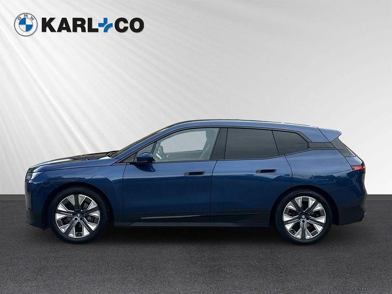 Blau Gebraucht 2022 BMW iX Shadowline SUV | 49.498 € - Bild 1/4