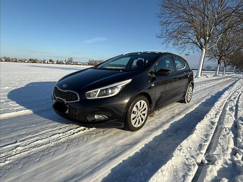 Schwarz Gebraucht 2014 Kia Ceed Kleinwagen | 6.699 € (Fairer Preis) - Bild 1/4