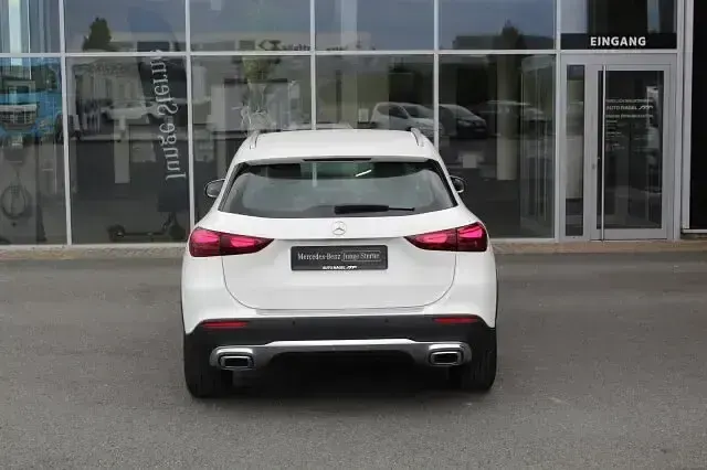 Gebraucht Mercedes GLA200 Progressive 163 PS (119 kW) 2024 Weiß SUV
