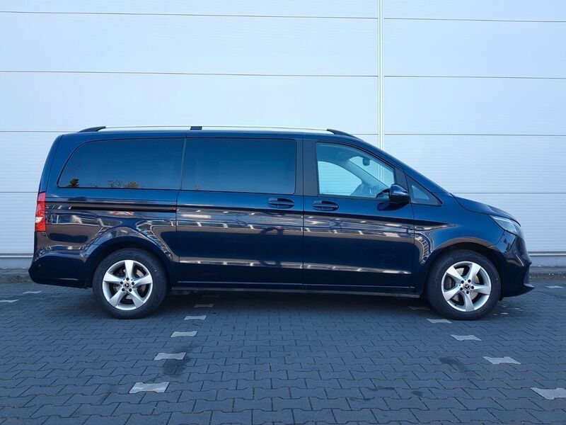 Gebraucht Mercedes V220 Edition 163 PS (119 kW) 2019 Blau Van / Kleinbus