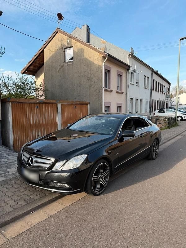 Gebraucht Mercedes E250 204 PS (150 kW) 2009 Schwarz Coupé