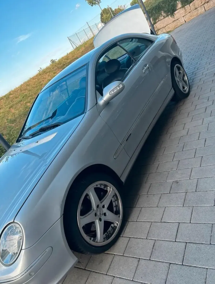 Gebraucht Mercedes CLK240 170 PS (125 kW) 2002 Silber Coupé