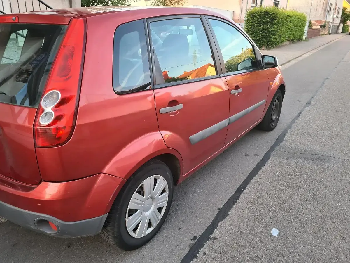 Gebraucht Ford Fiesta 65 PS (47 kW) 2006 Rot Kleinwagen