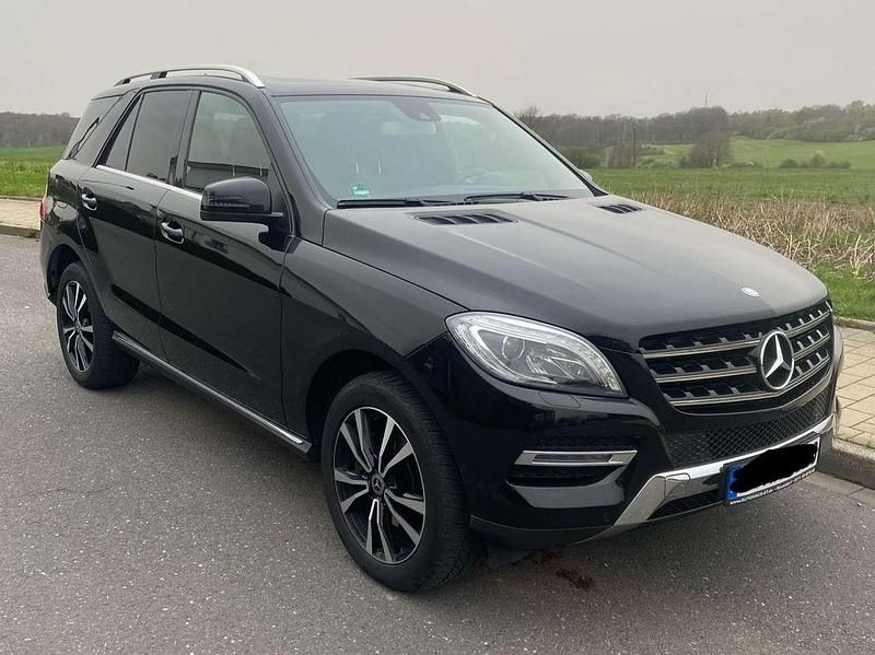 Schwarz Gebraucht 2014 Mercedes ML350 SUV | 23.450 € (Fairer Preis) - Bild 1/4