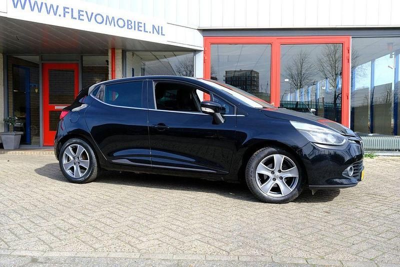Gebraucht Renault Clio IV Night&Day 90 PS (66 kW) 2015 Schwarz Limousine