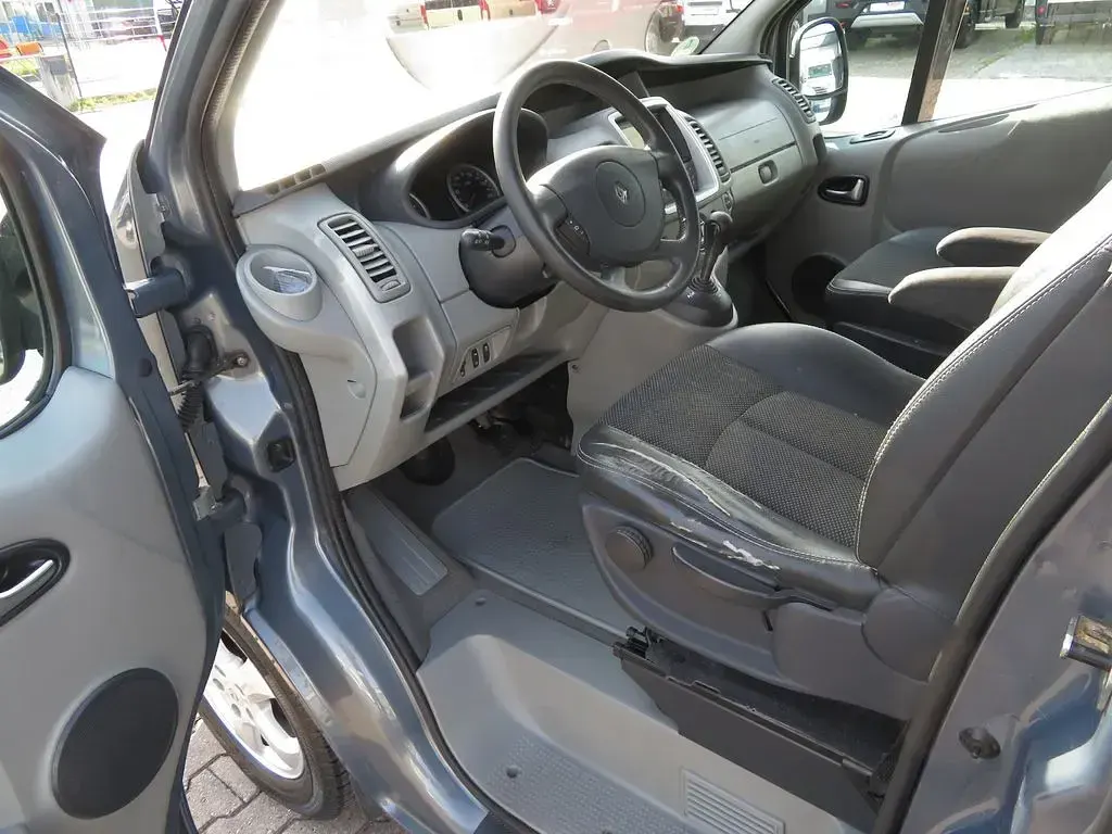 Gebraucht Renault Trafic 145 PS (106 kW) 2012 Grau Van / Kleinbus