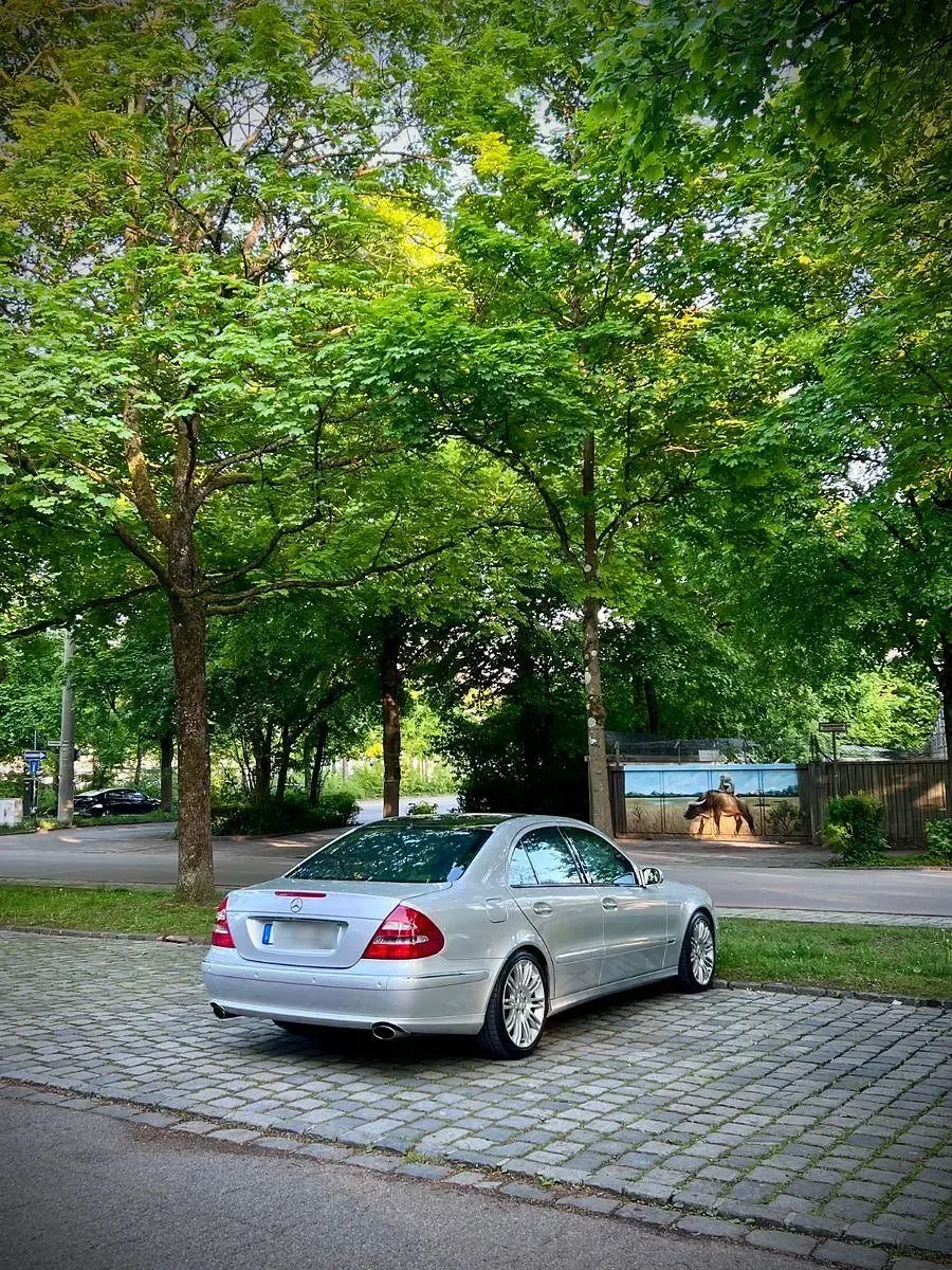 Second-hand Mercedes E200 Avantgarde 163 CP (119 kW) 2005 Argintiu Berlinǎ