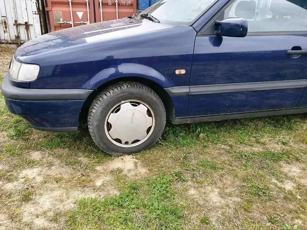 Gebraucht VW Passat 100 PS (73 kW) 1996 Blau Limousine