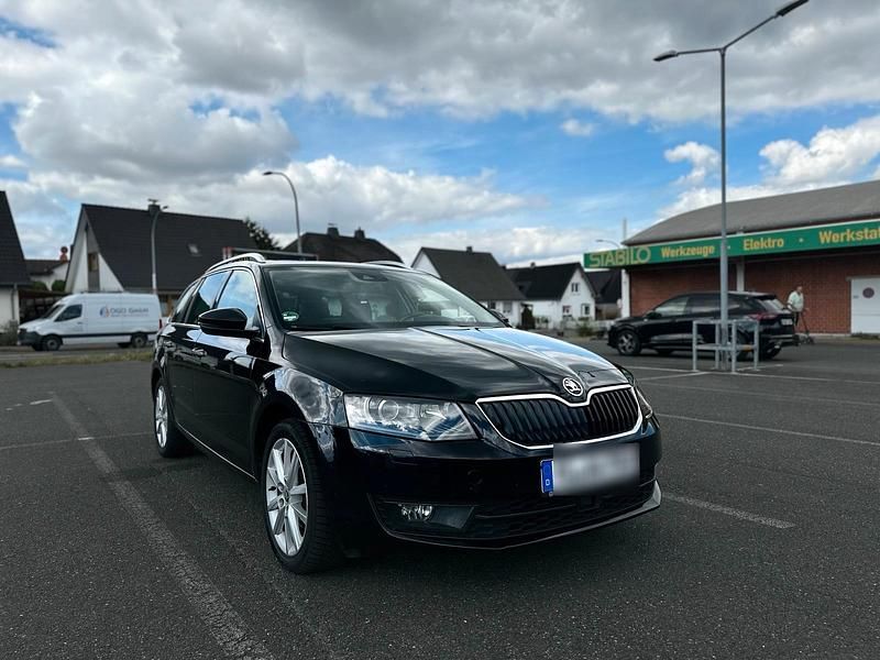 Schwarz Gebraucht 2013 Skoda Octavia Kombi | 10.699 € (Teuer) - Bild 1/4