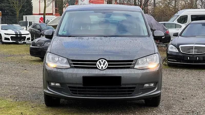 Gebraucht VW Sharan Trendline 150 PS (110 kW) 2018 Grau indiumgrau metallic Van / Kleinbus