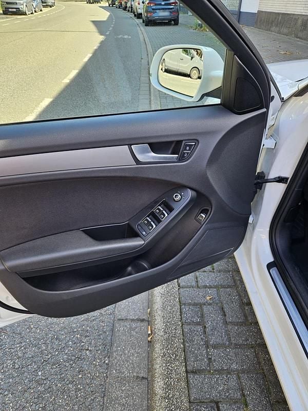 Gebraucht Audi A4 122 PS (89 kW) 2012 Weiß Limousine