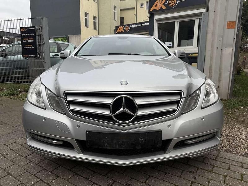 Gebraucht Mercedes E250 204 PS (150 kW) 2011 Grau Coupé