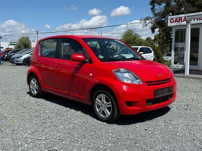 Rot Gebraucht 2008 Daihatsu Sirion Kleinwagen | 2.499 € (Fairer Preis) - Bild 1/2