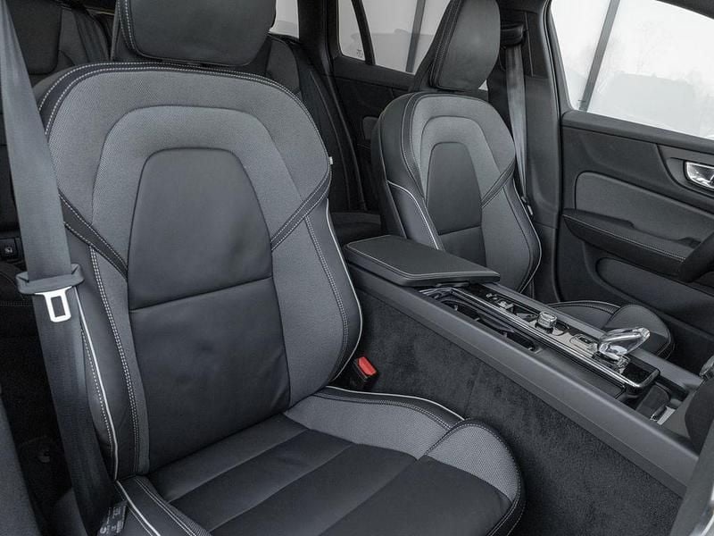Usata Volvo V60 Plus 197 CV (144 kW) 2024 Nero Station wagon
