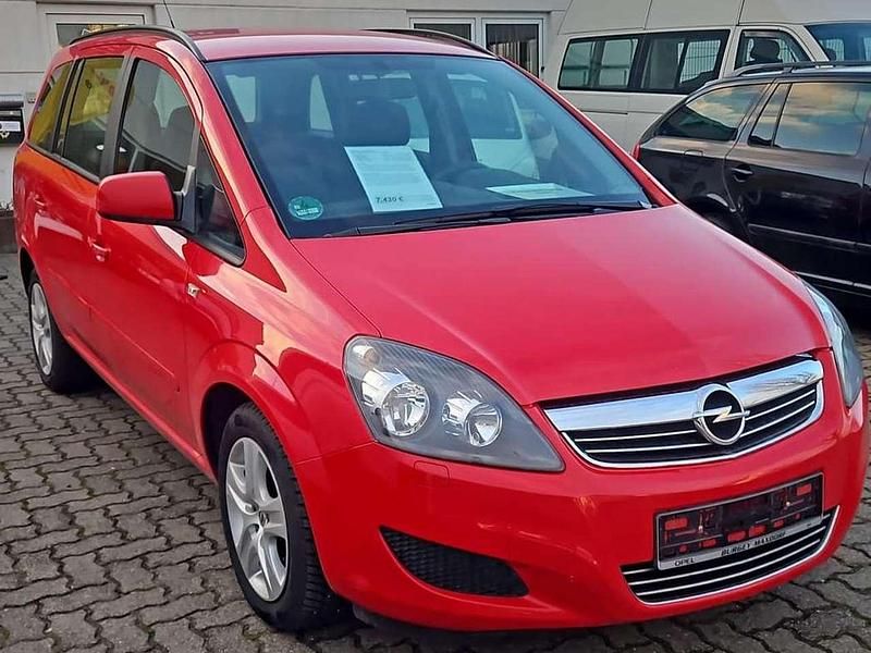 Power rot/traffic red ral3020 Gebraucht 2011 Opel Zafira Family Van / Kleinbus | 6.980 € (Fairer Preis) - Bild 1/4