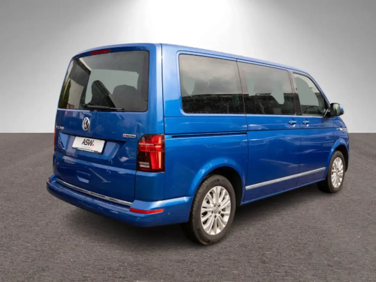 Gebraucht VW Multivan Highline 204 PS (150 kW) 2022 Ravennablau metallic Van / Kleinbus