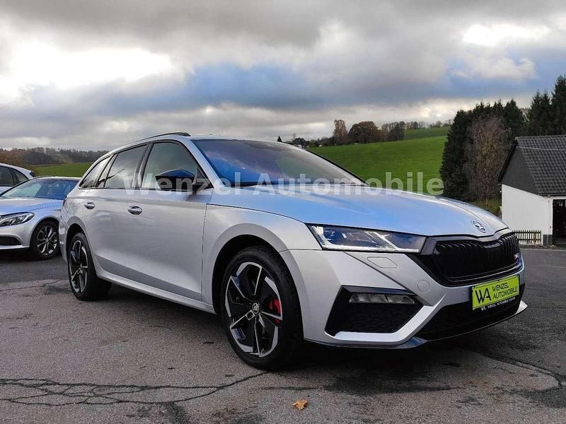 Silber Gebraucht 2023 Skoda Octavia RS Kombi | 29.995 € (Teuer) - Bild 1/4