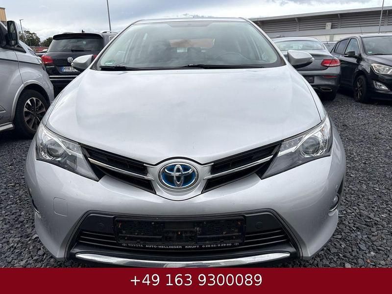 Silber Gebraucht 2013 Toyota Auris Hybrid Edition Limousine | 6.750 € (Fairer Preis) - Bild 1/4
