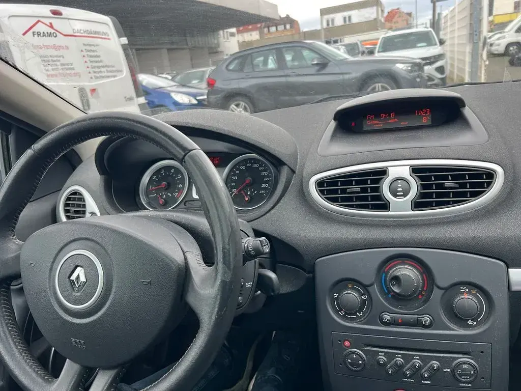 Brugt Renault Clio II Dynamique 101 HK (74 kW) 2008 Blå Sedan