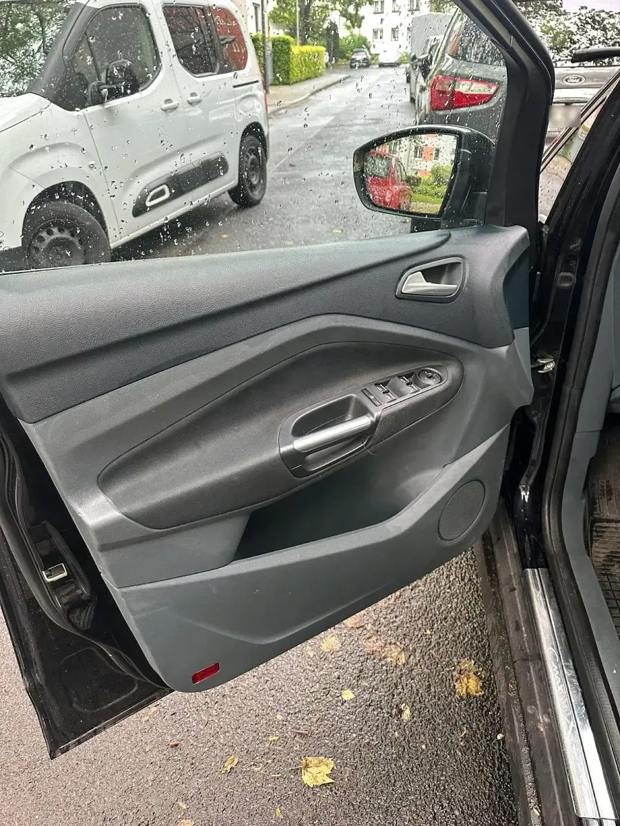 Gebraucht Ford C-MAX 115 PS (84 kW) 2014 Schwarz Van / Kleinbus