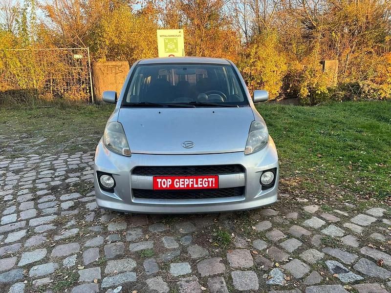 Silber Gebraucht 2005 Daihatsu Sirion Kleinwagen | 1.799 € (Fairer Preis) - Bild 1/4